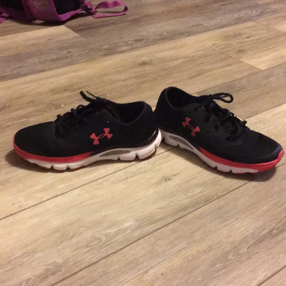 Women’s Under Armour Speedform size 8 shoes EUC